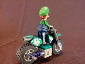 KNex Luigi and Standard Bike (10)